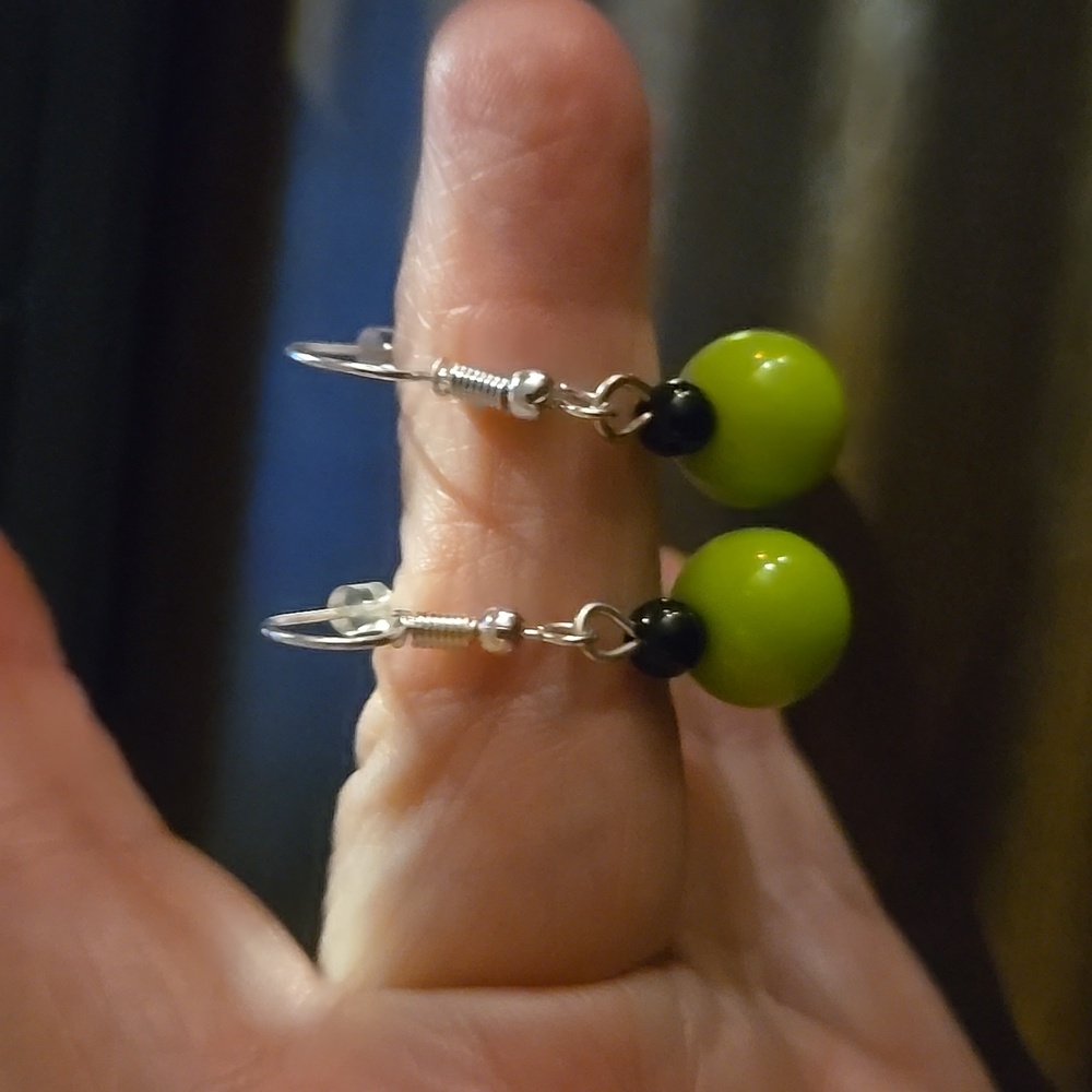 NIP Black and green Halloween earrings